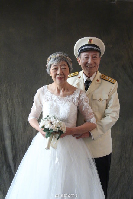 婚纱照半个头_汤敏半个喜剧婚纱照