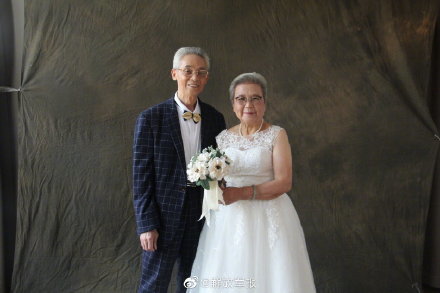 婚纱照半个头_汤敏半个喜剧婚纱照