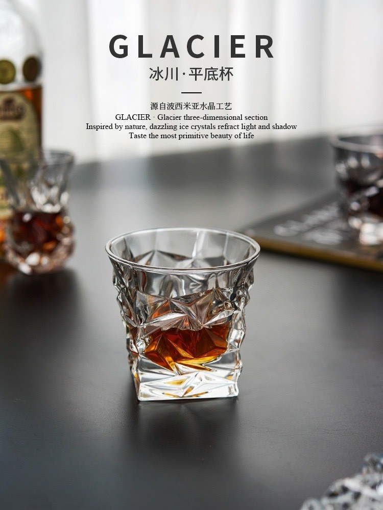 图为今天售罄的"进博同款"捷克水晶杯.官方供图