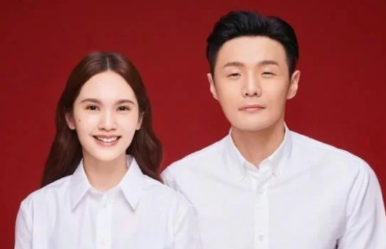 情侣衫婚纱照_情侣衫(2)