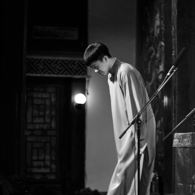 黑白滤镜下的德云社
