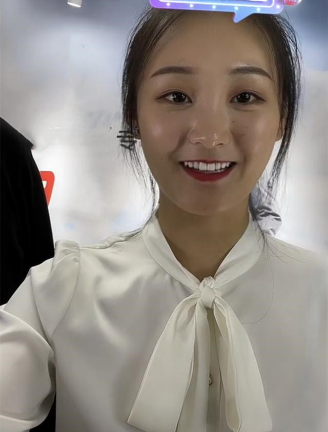 陈亚男直播关美颜,曝光真实颜值反差大,不像亲妈反像婆婆李玉华