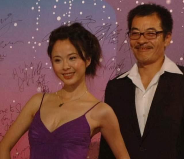35岁杨若兮近照曝光:服装廉价身材臃肿遭嘲,嫁连奕名幸福肥