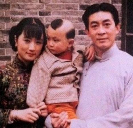 陈剑月和侯长荣已经结婚了31年,陈剑月曾为了家庭而放弃过演艺事业