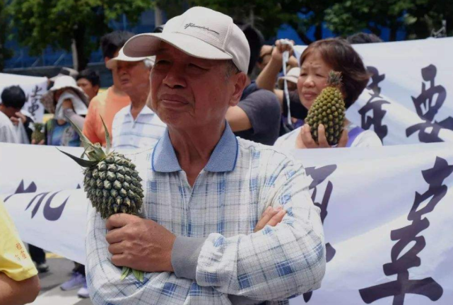 导读:今年台湾地区的水果和农产品出现了罕见的滞销情况,很多果农甚至