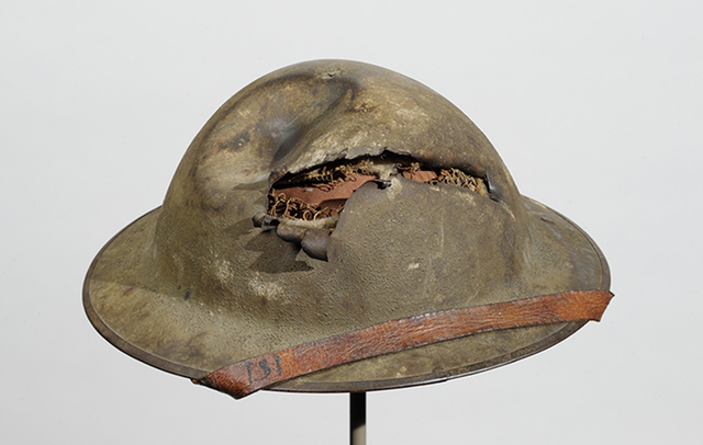 英,法,德在一战时期的钢盔竞赛,法国头盔的突出物其实有大用处|法国