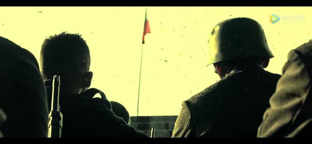 《八佰》:信仰的力量,我们都是护旗手,红旗不倒,民族精神不亡