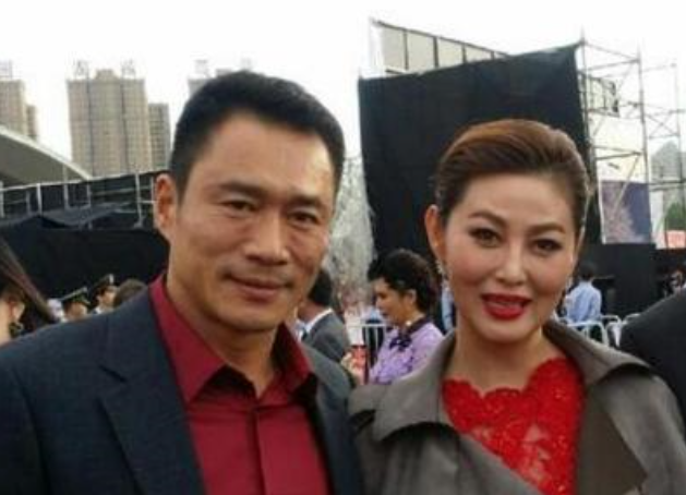"潘金莲"因戏生情,与"武松"走到一起,如今47岁美如仙女