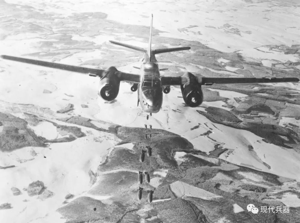 影片《金刚川》中的美军b-26"入侵者"轻型轰炸机