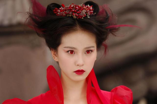 吴奇隆刘诗诗结婚5年,如今带儿子逛街,一家三口很是温馨