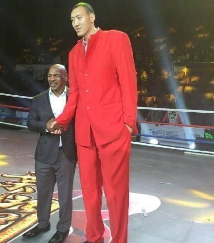 孙明明的身高比姚明还高,号称巨人,2米6的他为什么没进nba?