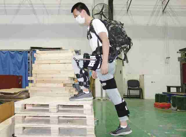 现实版钢铁侠我军交付首批外骨骼装备助力高原作战