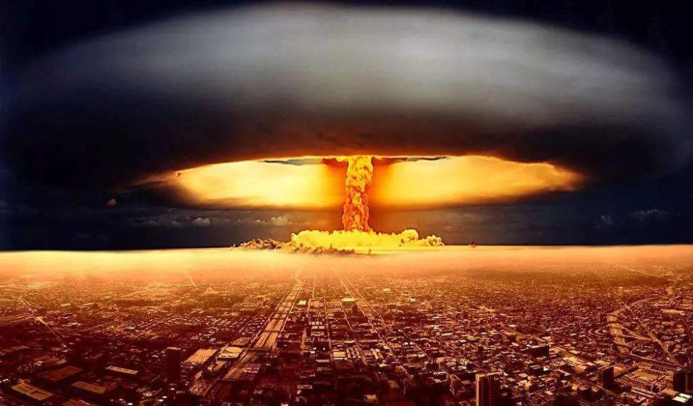 大规模杀伤性武器中位列第一,以美国曾在广岛动用的2万吨当量核弹为例