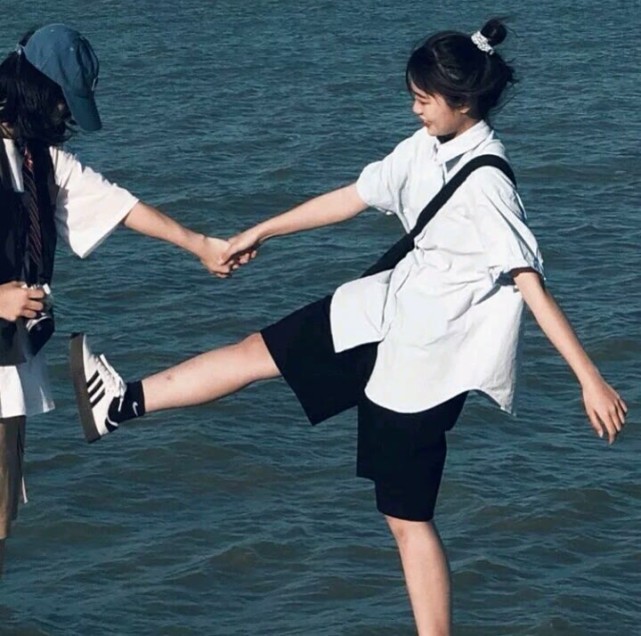 闺蜜头像/你是要做富婆的人,不能被爱情牵绊