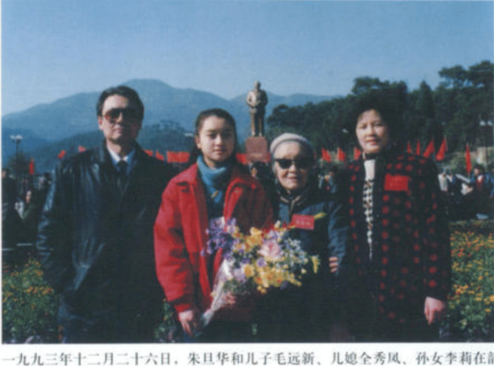 毛远新进秦城后深深自责女儿双耳失聪是我连累了她