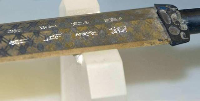 荆州出土千年古剑,能"滴血认主",专家:现代科技无法破解