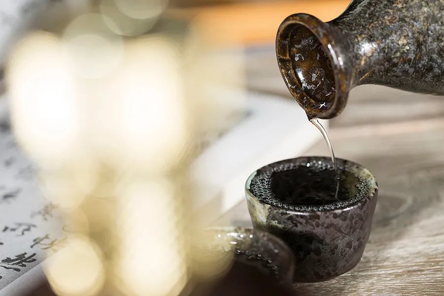 酒桌"倒酒"有讲究,你不得不了解的六个细节!