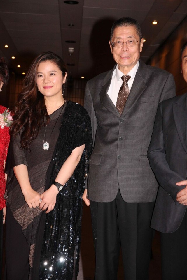 81岁刘诗昆破赌王纪录高龄得女,三婚妻子伴其20年44岁