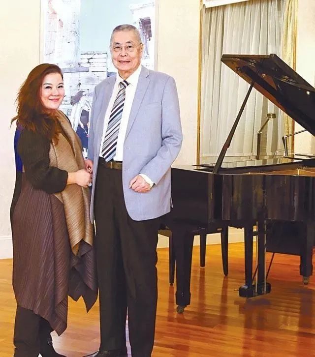 恭喜81岁著名钢琴大师刘诗昆当爸44岁太太孙颖生下615磅女儿