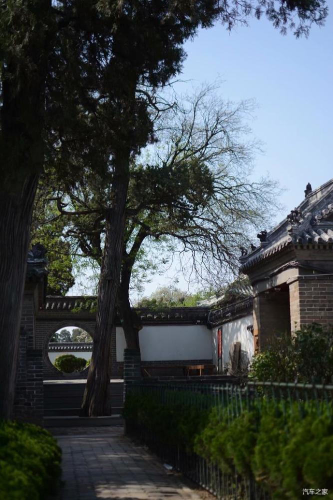 孔府后花园,姹紫嫣红惹流年