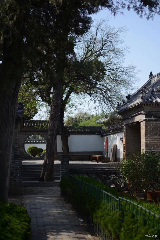 孔府后花园,姹紫嫣红惹流年