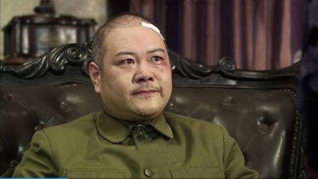 他是戴笠的接班人,军统特务头子,晚年一个毛病逼的妻子想和他离婚