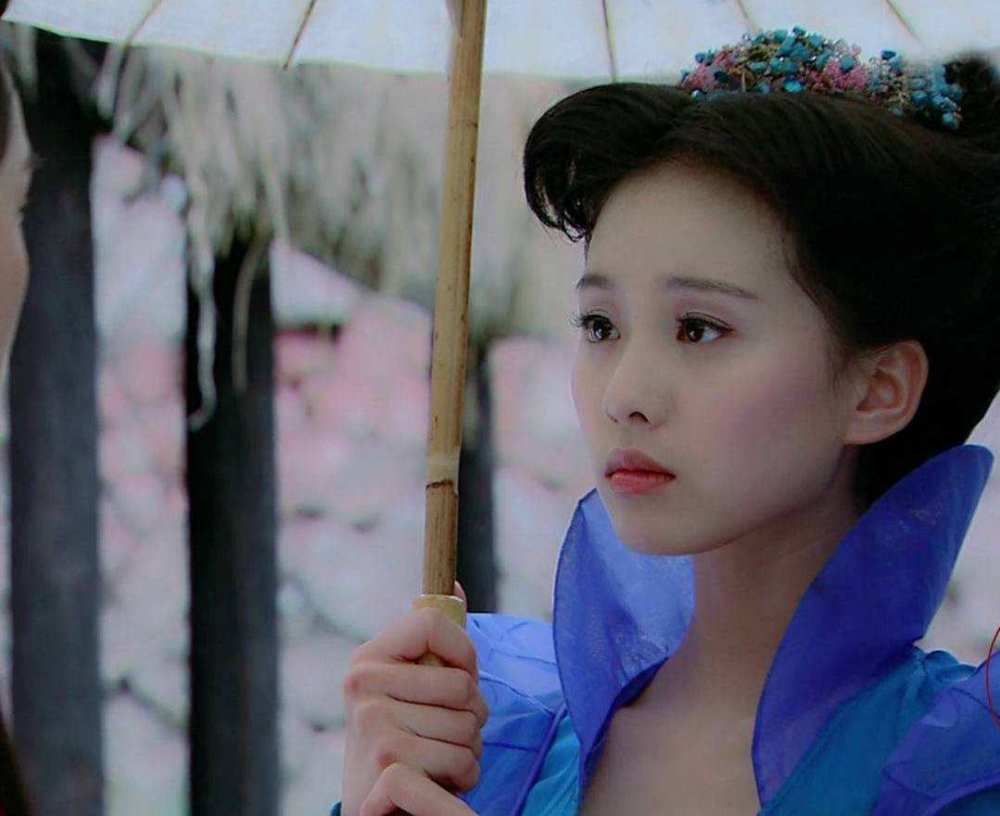 "龙葵"初定版剧照曝光,造型古怪显老,公主气质变成"乞丐风"