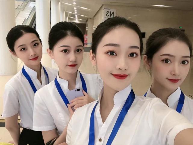 中国民航大学甜美女生,毕业前在校园中留下最美的倩影