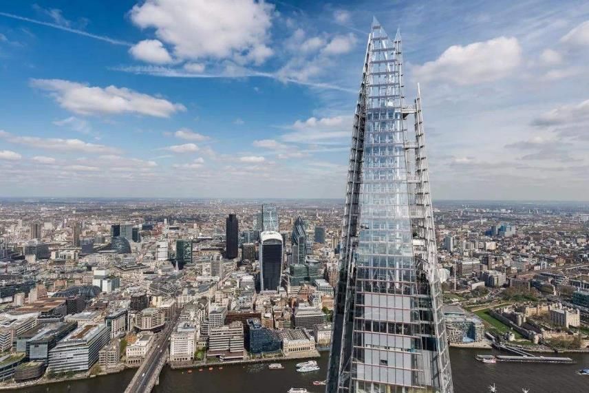 这幢大厦是英国第一高楼,造型像个锥形塔,在伦敦市区如鹤立鸡群