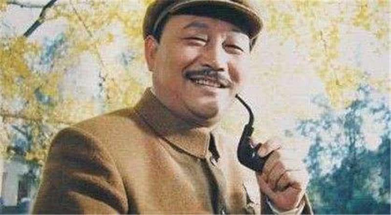张国焘想另立门户,贺老总说;谁要是想搞分裂,就别怪我子弹不认人