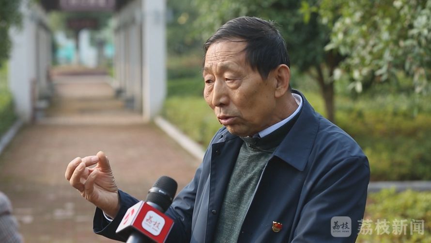 (许家冲村原党支部书记,村委会主任 李文洪)