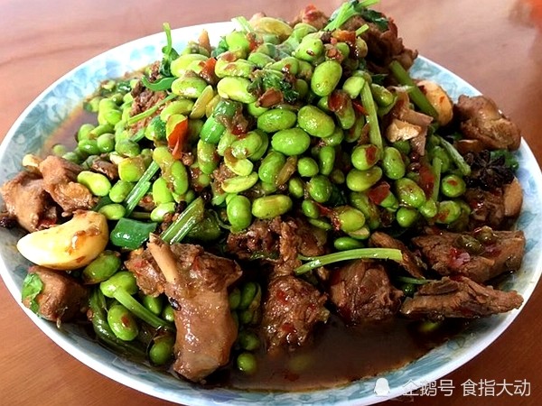 泡椒泡姜黄瓜一根青椒豆瓣酱毛豆(青豆)做法半个鸭子砍成不大不小的块