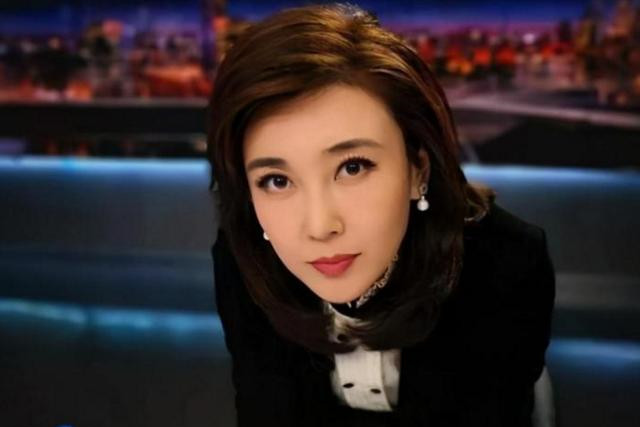 她是央视最美主持人,因太美丽被领导警告,嫁入豪门后却变故不断