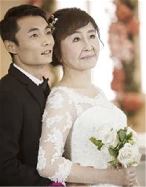 胡娟婚纱照_胡娟现在恢复的照片(2)