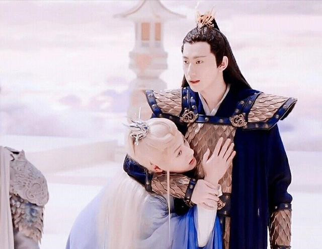 《琉璃美人煞》原著中的青龙是美人?喜欢应龙,和柳意欢是官配