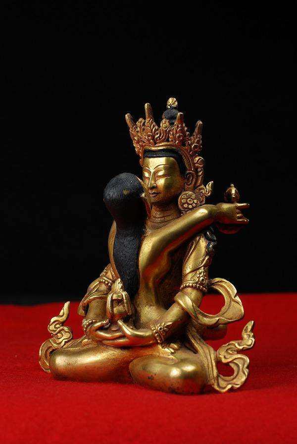 所谓佛教双修,其实从藏传佛教所塑的佛像就可以了解,较为常见的大佛的