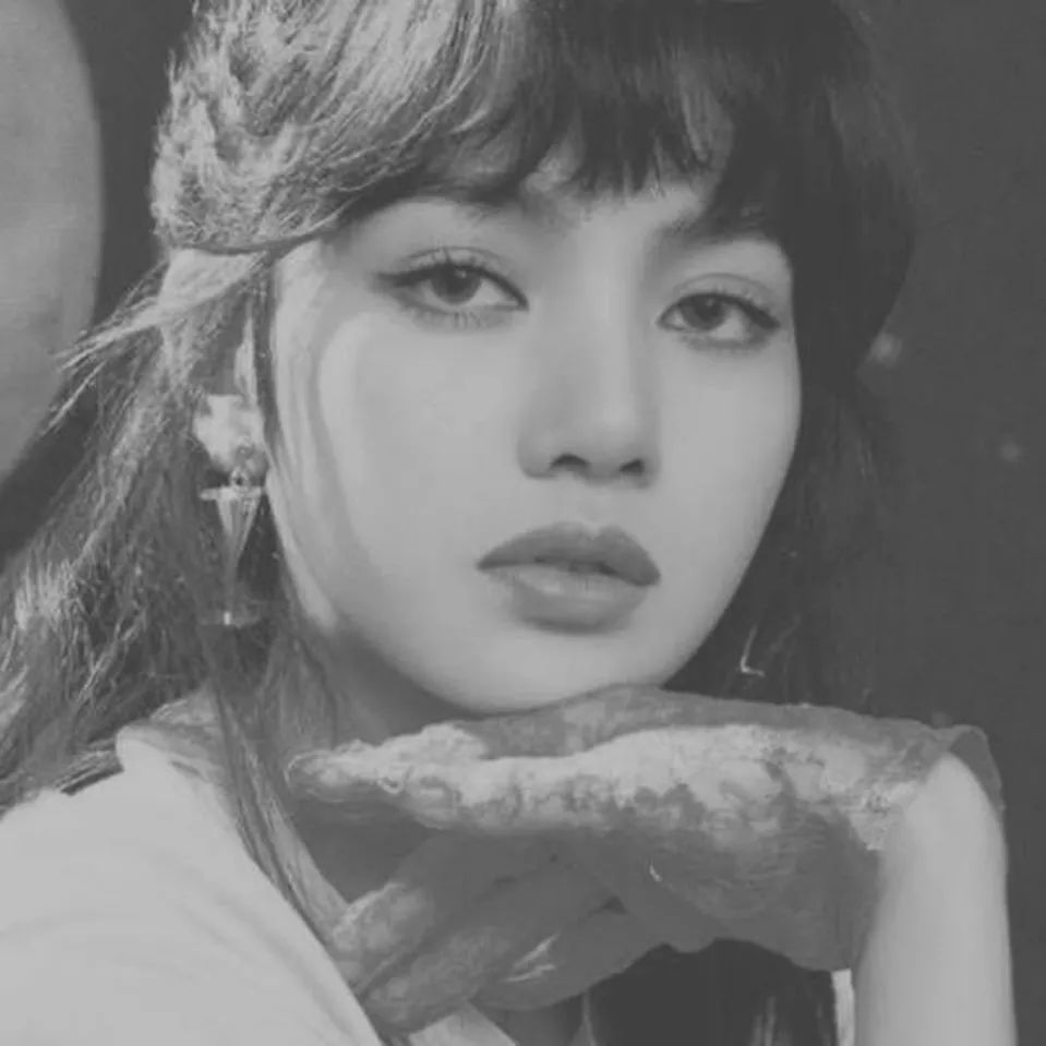 人间芭比lisa性感丽萨高清头像壁纸