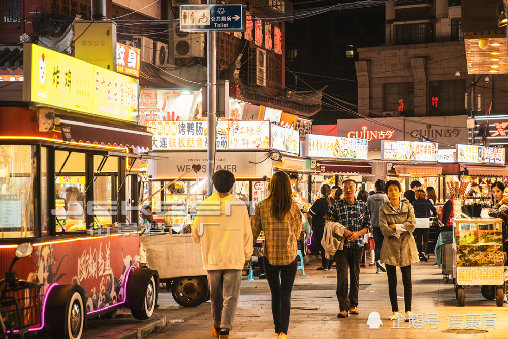 点亮上海周浦小夜市街景梦工厂夜光餐车助力夜间经济升级