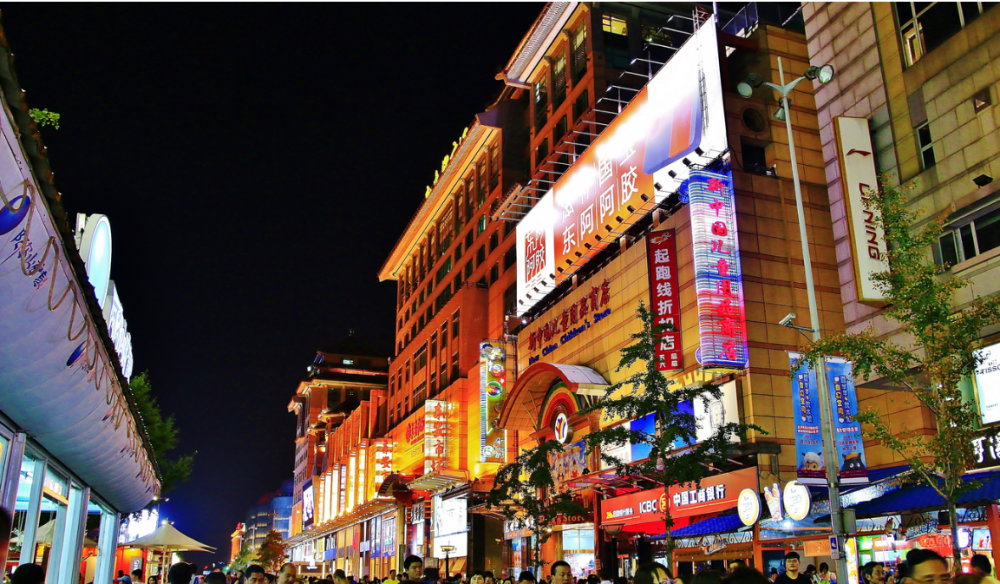 北京王府井夜景街道