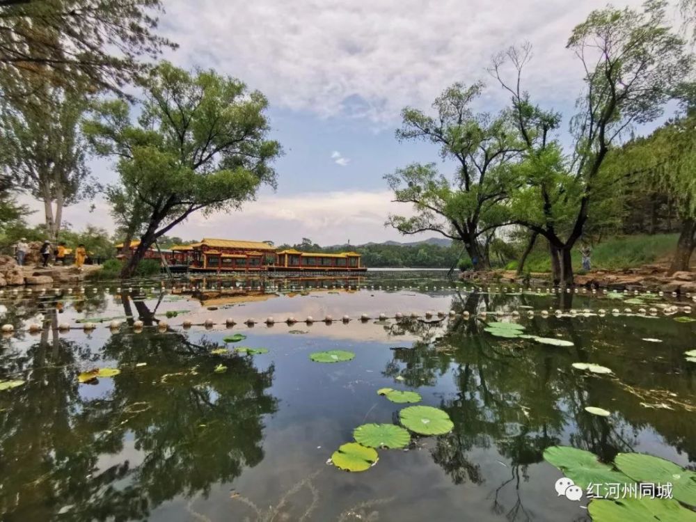 还有发源于蒙自鸣鹫的南溪河,由北向南穿行在崇山峻岭间,在河口汇入