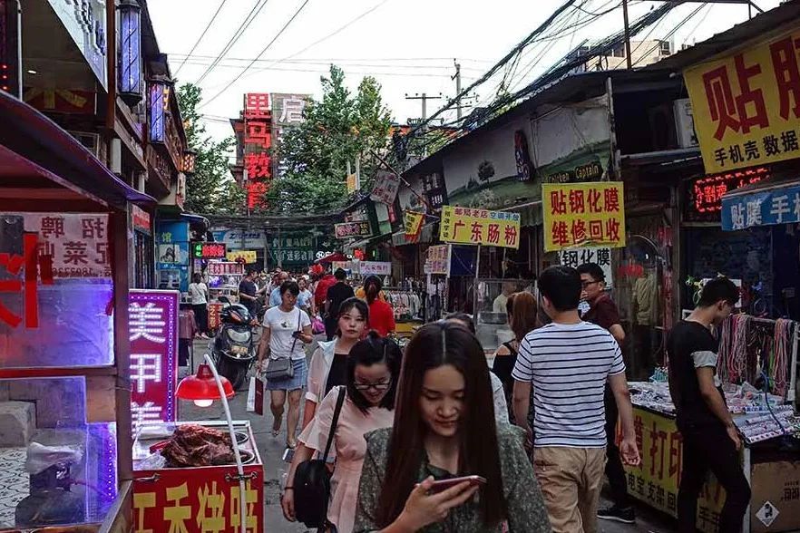 西安又一城中村,女大学生留恋于此,人送外号"小香港"