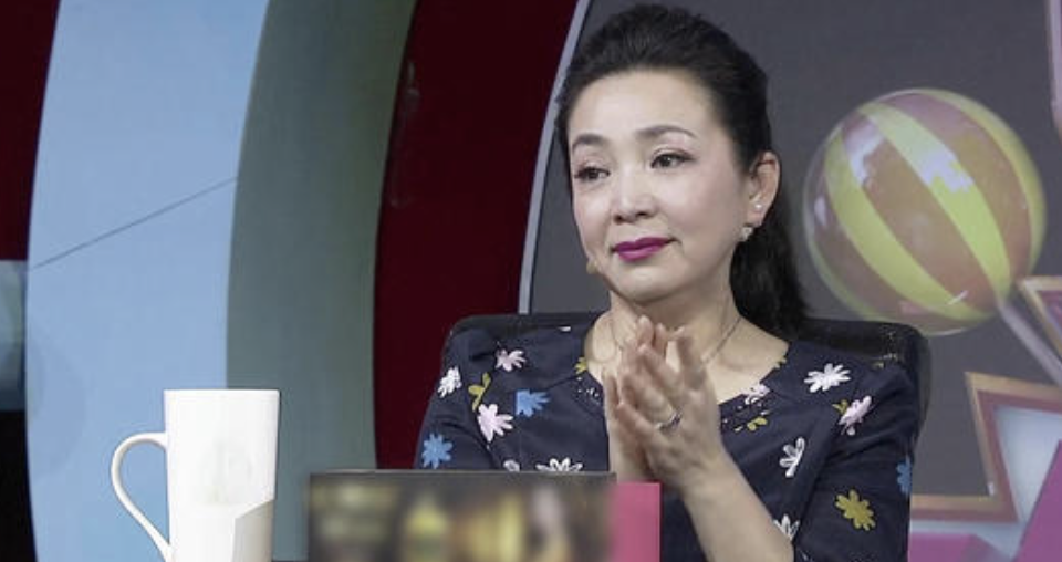 59岁皇后专业户戴春荣她的老公居然是我们熟悉的他