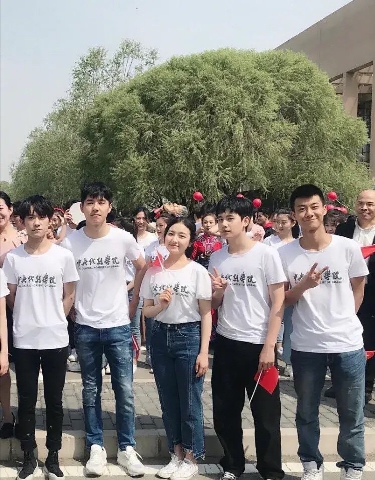 上戏易烊千玺,刘昊然,张雪迎,李兰迪生图曝光,原来长这样!