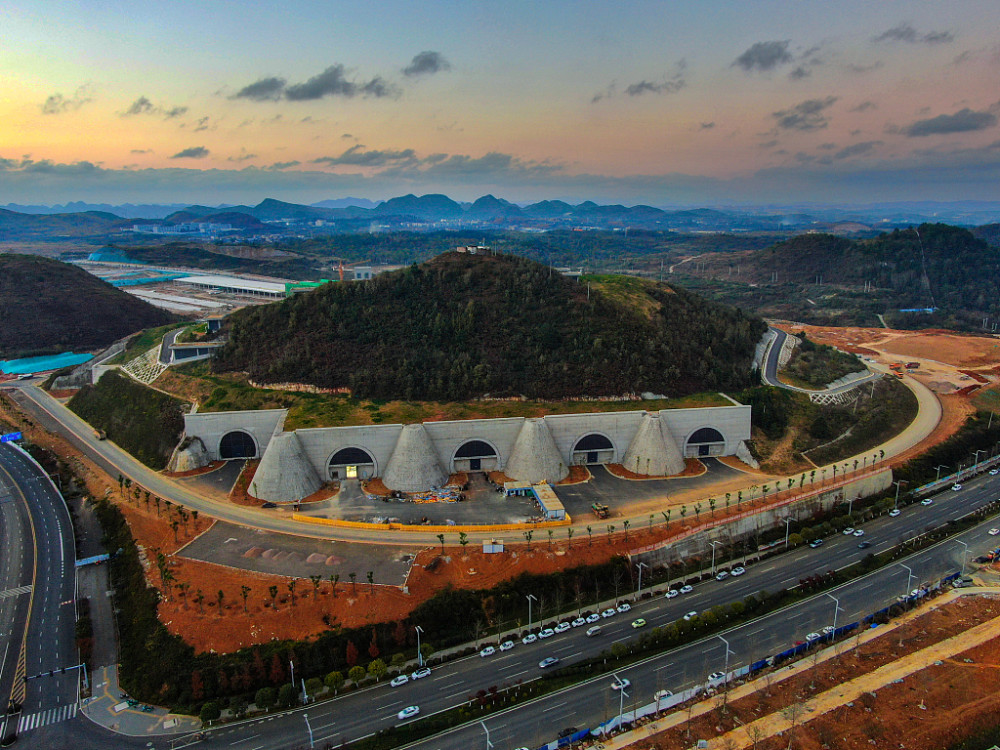 贵州贵安新区航拍在建的腾讯数据中心