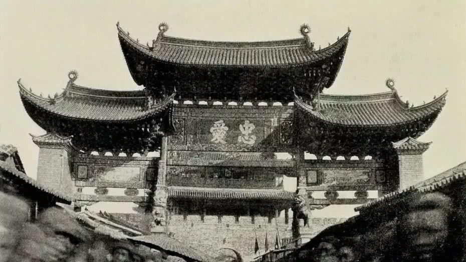 1903年云南昆明历史建筑老照片,云南府城郭图,东西寺塔与忠爱坊