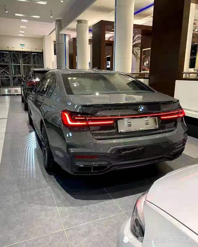 新bmw///m760li|碧玺灰上身也超赞