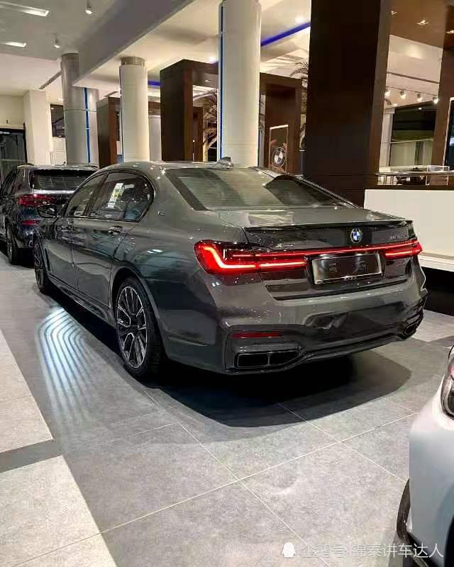 新bmw///m760li|碧玺灰上身也超赞