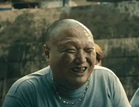 他是《夏洛特烦恼》中满脸横肉的陈凯,另一个身份让人"敬佩|沈腾