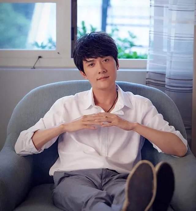 男神冯绍峰怎么老成这样,终于看出和妻子赵丽颖9岁的年龄差了