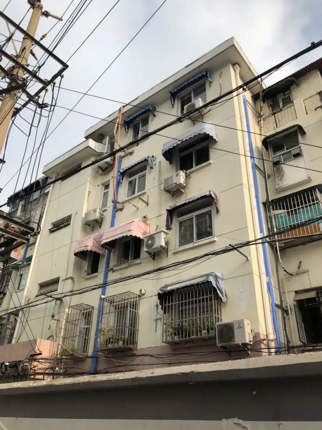南京高三学生杀母:教师母亲租房陪读,母子经常争执吵闹;两个月前该生